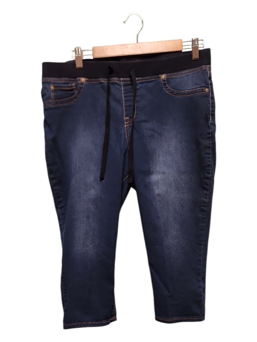 Gloria Vanderbilt - Dark Wash Pull-On Short Jeans with Elastic Waist 16 Petite
